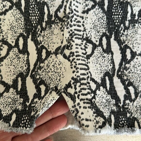 Frame Denim Le Mini Skirt Grey Python Snake Print Sz 31 - Picture 11 of 12